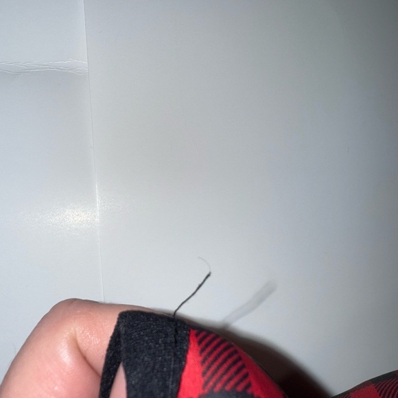 J. Crew Excursion Quilted Puffer Christmas Vest Size Small Black and Red Plaid - Picture 11 of 11